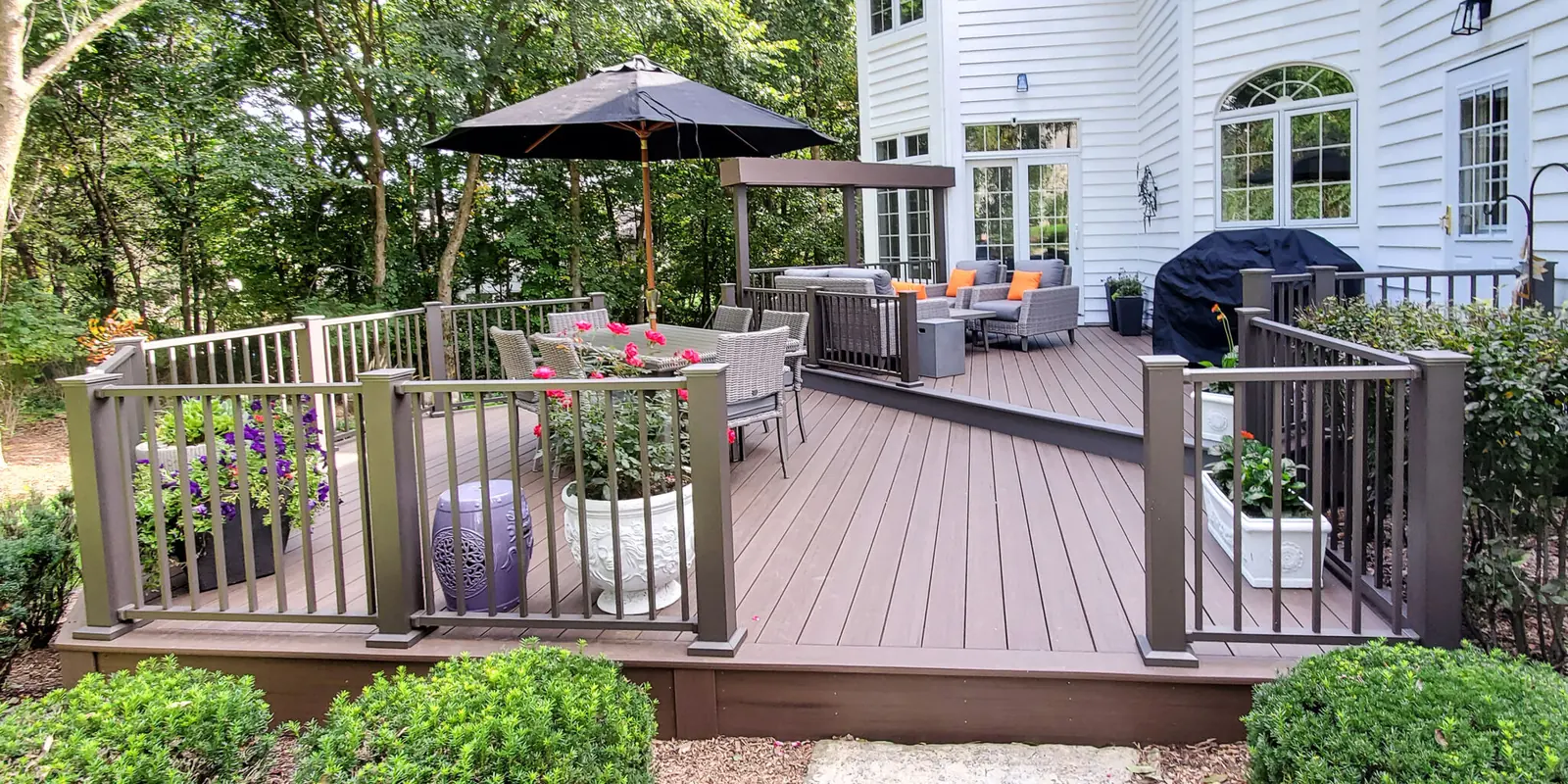 Westbury Tuscany railing around a furnished deck